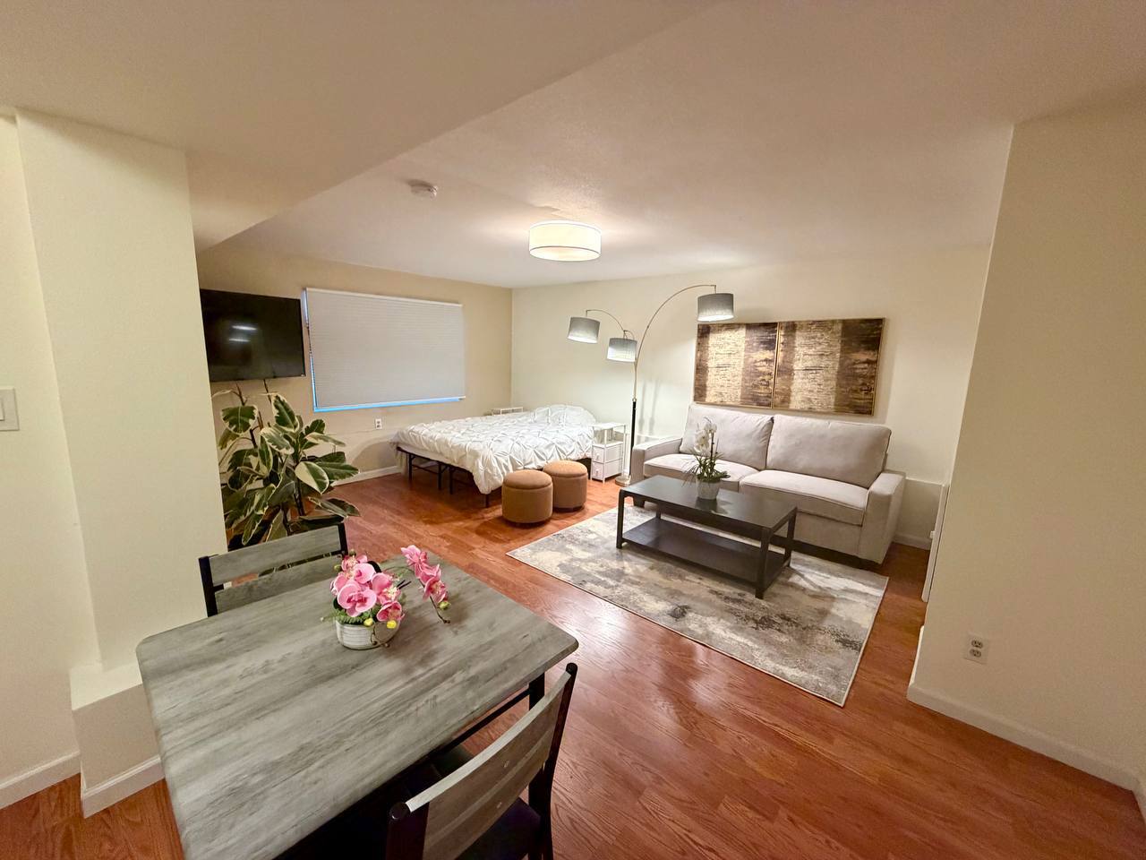 Furnished Private Suite w/ Full Bath & Kitchenette – Inner Richmond in San Francisco — photo 2