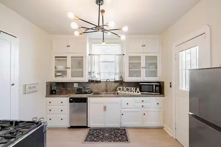 The Velvet Lounge | Executive 1BR Retreat in Vallejo — photo 4