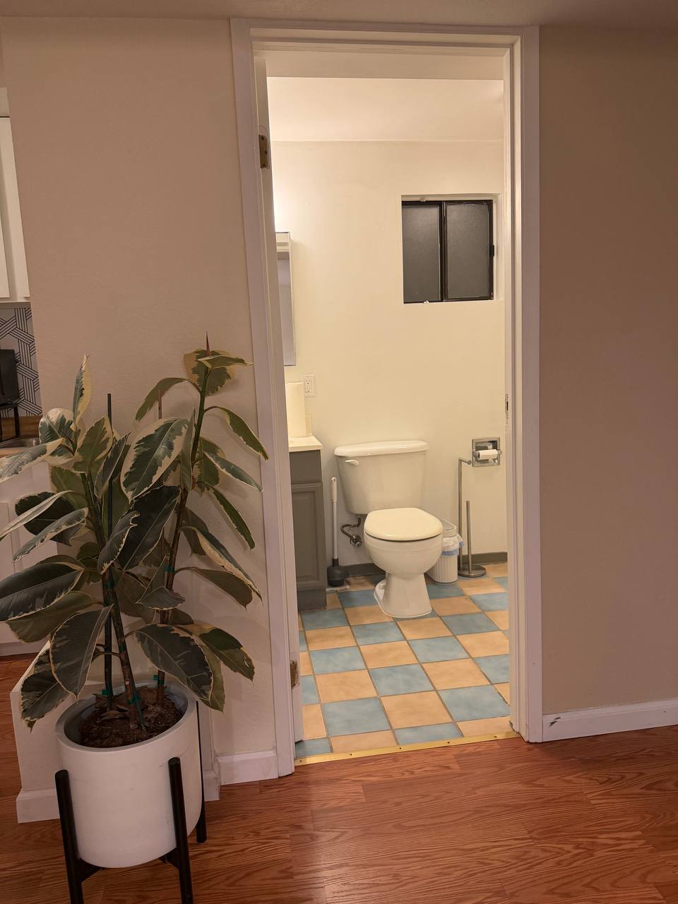 Furnished Private Suite w/ Full Bath & Kitchenette – Inner Richmond in San Francisco — photo 5