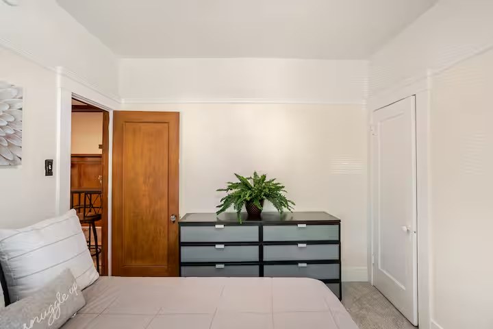 Inn at The Roosevelt | Historic 1BR Vallejo Bungalow — photo 2