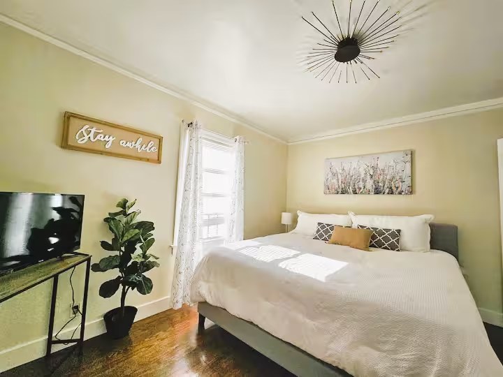 The Velvet Lounge | Executive 1BR Retreat in Vallejo — photo 3