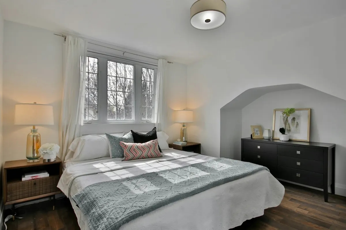 Bright furnished bedroom to evaluate for a night-shift travel nurse stay