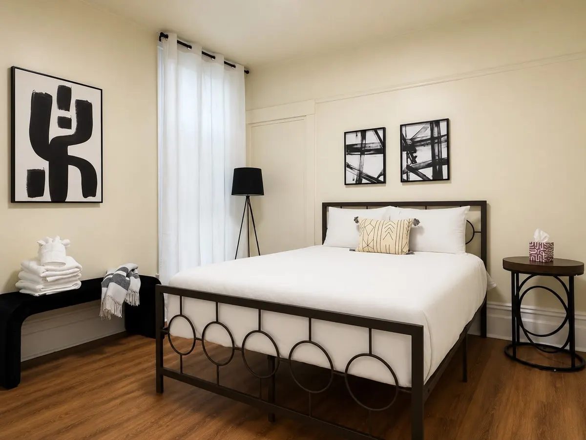 Stunning 6 Bedroom/2.5 Bath in Uptown in Oakland — photo 5