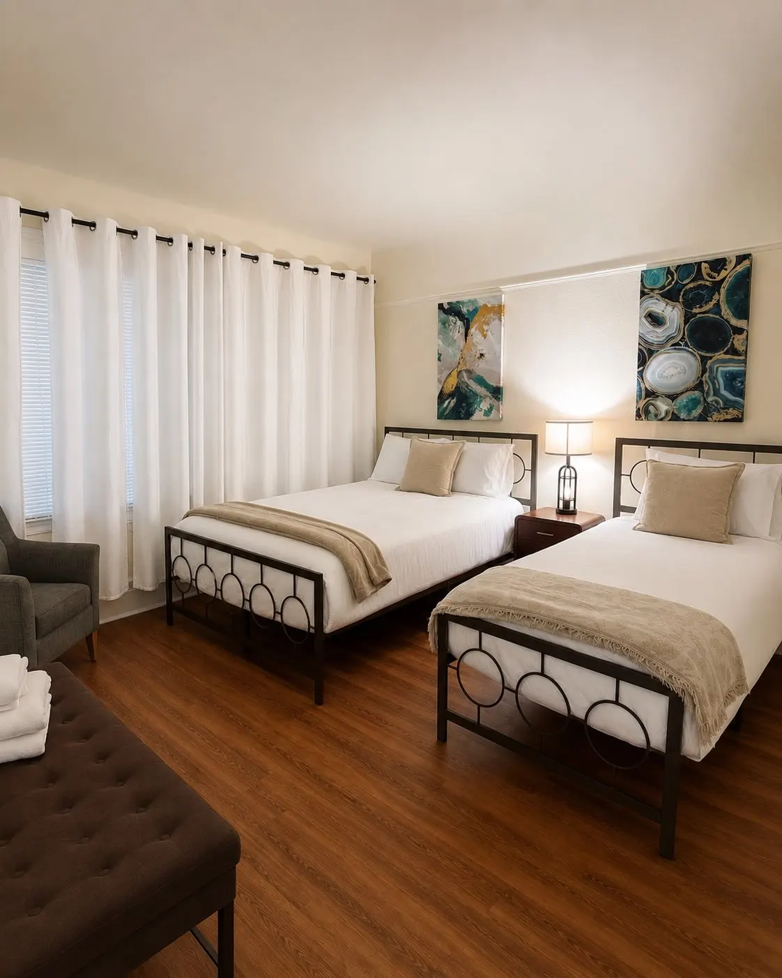 Stunning 6 Bedroom/2.5 Bath in Uptown in Oakland — photo 4